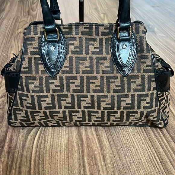 A161 - 💯% authentic Fendi shoulder bag - Picture 4 of 16